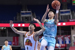 包含CBA常规赛今晨再迎强敌，广州队手感冰凉，主帅态度：悬念犹存，轮换策略成焦点的词条开云