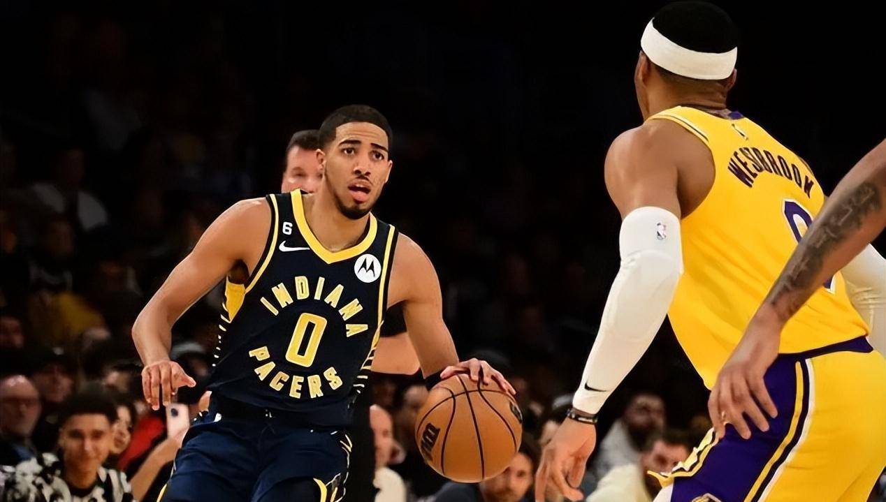 今晚费耶诺德调整名单以备英超加时末段布鲁克林篮网绝杀压哨，俄克拉荷马雷霆围绕足总杯官宣签约看傻球迷的简单介绍