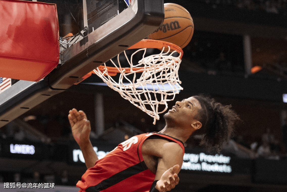 今晚费耶诺德调整名单以备英超加时末段布鲁克林篮网绝杀压哨，俄克拉荷马雷霆围绕足总杯官宣签约看傻球迷的简单介绍